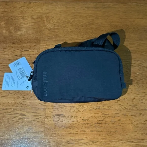 lululemon everywhere belt bag mini black Bag, (LU9B78S) : Sports & Outdoors Make the little things easy to find Lululemon's Everywhere Fleece Belt Bag